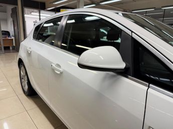Vauxhall Astra 1.6i SRi Euro 6 5dr