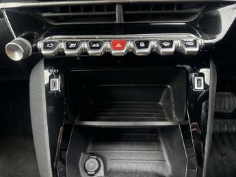 Peugeot E-2008 50kWh Active Premium + Auto 5dr (7kW Charger)