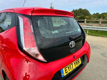 Toyota AYGO 1.0 VVT-i x-play x-shift Euro 6 5dr