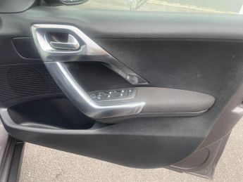 Peugeot 2008 1.2 PureTech Allure SUV 5dr Petrol Manual Euro 6 (82 ps)
