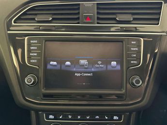 Volkswagen Tiguan 2.0 TDI BlueMotion Tech R-Line SUV 5dr Diesel DSG 4Motion Euro 6