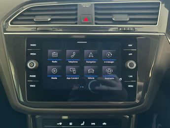 Volkswagen Tiguan 1.4 TSI 13kWh Life SUV 5dr Petrol Plug-in Hybrid DSG Euro 6 (s/s