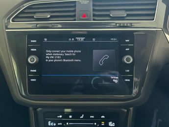 Volkswagen Tiguan 1.4 TSI 13kWh Life SUV 5dr Petrol Plug-in Hybrid DSG Euro 6 (s/s