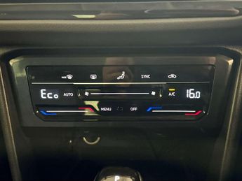 Volkswagen Tiguan 1.4 TSI 13kWh Life SUV 5dr Petrol Plug-in Hybrid DSG Euro 6 (s/s