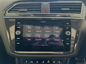 Volkswagen Tiguan 1.4 TSI 13kWh Black Edition SUV 5dr Petrol Plug-in Hybrid DSG Eu