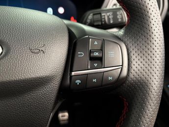 Ford Kuga 2.5 Duratec 14.4kWh ST-Line X CVT Euro 6 (s/s) 5dr