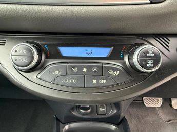 Toyota Yaris 1.5 VVT-h Icon Tech E-CVT Euro 6 (s/s) 5dr