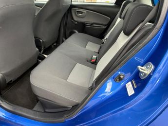 Toyota Yaris 1.5 VVT-h Icon Tech E-CVT Euro 6 (s/s) 5dr