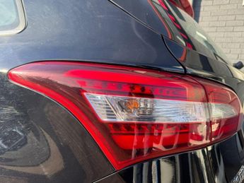 HYUNDAI I30 1.6 CRDi Blue Drive Premium Tourer 5dr Diesel Manual Euro 6 (s/s