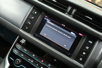 JAGUAR XF 2.0d R-Sport Saloon 4dr Diesel Auto Euro 6 (s/s) (180 ps) +FREE 