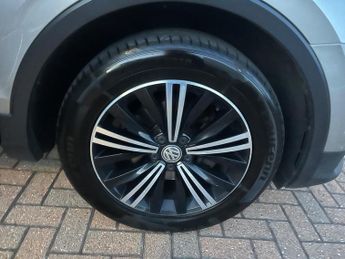 Volkswagen Tiguan 2.0 TDI BlueMotion Tech SE Navigation DSG 4Motion Euro 6 (s/s) 5
