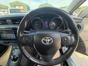 Toyota Auris 1.8 VVT-h Icon Tech Touring Sports CVT Euro 6 (s/s) 5dr