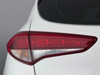 Hyundai TUCSON 1.7 CRDi Blue Drive SE Nav SUV 5dr Diesel DCT Euro 6 (s/s) (141 