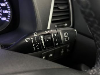 Hyundai TUCSON 1.7 CRDi Blue Drive SE Nav SUV 5dr Diesel DCT Euro 6 (s/s) (141 