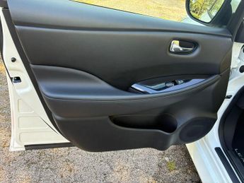 Nissan Leaf 40kWh N-Connecta Auto 5dr