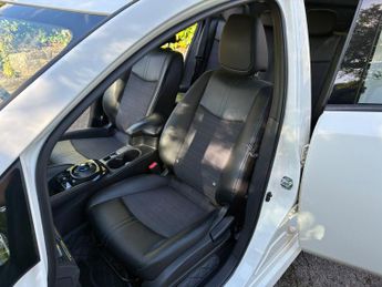 Nissan Leaf 40kWh N-Connecta Auto 5dr