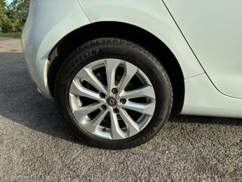 Renault Zoe R135 EV50 52kWh Iconic Auto 5dr (Rapid Charge)