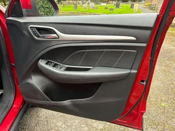 MG MG ZS 44.5kWh Exclusive Auto 5dr