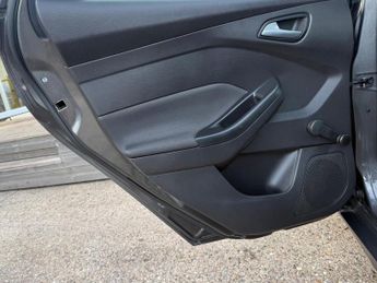 Ford Focus 1.0T EcoBoost Zetec Euro 6 (s/s) 5dr