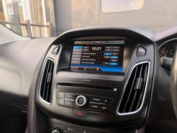 Ford Focus 1.0T EcoBoost Zetec Euro 6 (s/s) 5dr