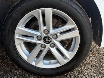 Toyota Corolla 1.8 VVT-h Icon Tech CVT Euro 6 (s/s) 5dr
