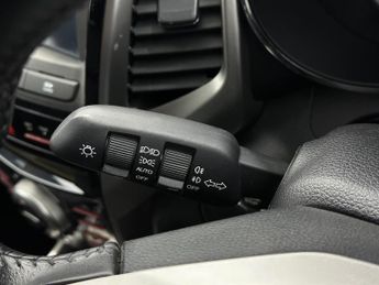 SsangYong Tivoli 1.6 e-XDi ELX Red Edition Euro 6 5dr