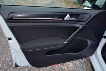 Volkswagen Golf GTI 2.0 TSI DSG - Speed Adaptive Cruise