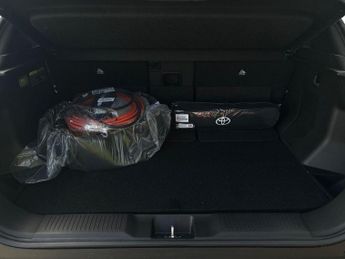 Toyota Urban Cruiser 61kWh Design SUV 5dr Electric Auto (174 ps)