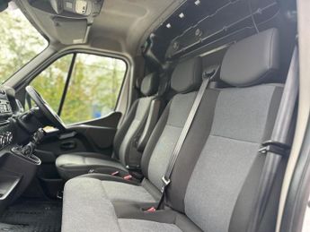 Renault Master 2.3 dCi 35 Business FWD LWB High Roof Euro 6 4dr