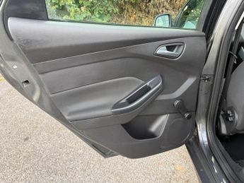 Ford Focus 1.6 Zetec Powershift Euro 6 5dr