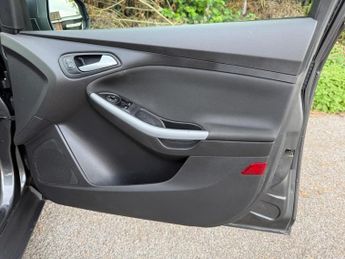 Ford Focus 1.6 Zetec Powershift Euro 6 5dr