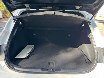 Toyota Corolla 2.0 VVT-h Design CVT Euro 6 (s/s) 5dr