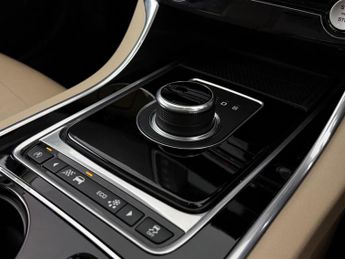 Jaguar XE 2.0 GTDi Prestige Saloon 4dr Petrol Auto Euro 6 (s/s) (200 ps)
