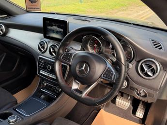 Mercedes-Benz CLA 2.1 CLA220d AMG Line Coupe 7G-DCT Euro 6 (s/s) 4dr