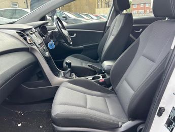 Hyundai i30 1.6 CRDi Blue Drive SE Hatchback 5dr Diesel Manual Euro 6 (s/s) 