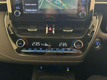 Toyota Corolla 2.0 VVT-h GPF Design Touring Sports 5dr Petrol Hybrid CVT Euro 6