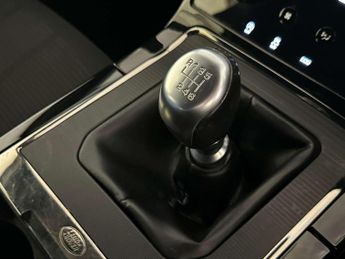 Land Rover Range Rover Evoque 2.0 D150 R-Dynamic FWD Euro 6 (s/s) 5dr