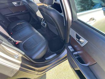 Jaguar XF 2.2d Luxury Auto Euro 5 (s/s) 4dr