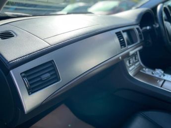 Jaguar XF 2.2d Luxury Auto Euro 5 (s/s) 4dr