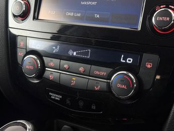 Nissan Qashqai 1.6 dCi N-Connecta SUV 5dr Diesel XTRON Euro 6 (s/s) (130 ps)