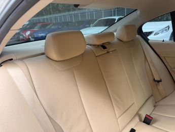 BMW 3 Series 2.0 320i Luxury Saloon 4dr Petrol Auto Euro 6 (s/s) (184 ps)