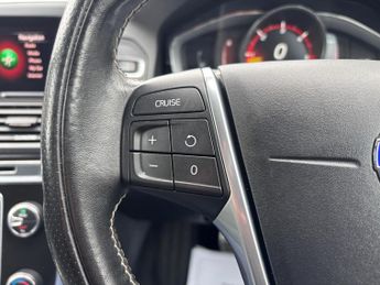 Volvo XC60 2.4 D5 R-Design Nav Auto AWD Euro 6 (s/s) 5dr
