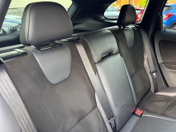 Volvo XC60 2.4 D5 R-Design Nav Auto AWD Euro 6 (s/s) 5dr