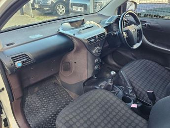 Toyota iQ 1.0 VVT-i Euro 4 3dr