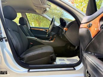 Mercedes-Benz E Class 1.8 E200 Kompressor Elegance Saloon 4dr Petrol Automatic (207 g/