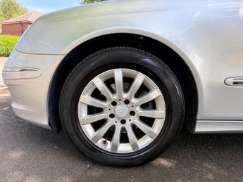 Mercedes-Benz E Class 1.8 E200 Kompressor Elegance Saloon 4dr Petrol Automatic (207 g/