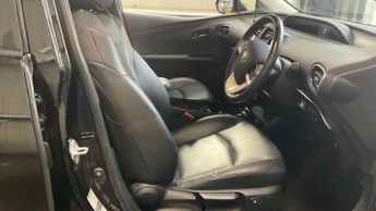Toyota Prius 1.8 VVT-h Excel CVT Euro 6 (s/s) 5dr (15in Alloy)
