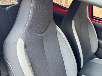 Toyota AYGO 1.0 VVT-i x-trend x-shift Euro 6 5dr (Safety Sense)