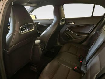 Mercedes-Benz GLA 2.1 GLA220d AMG Line (Premium) SUV 5dr Diesel 7G-DCT 4MATIC Euro