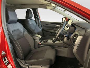 Nissan Qashqai 1.3 DIG-T MHEV N-Connecta SUV 5dr Petrol Hybrid XTRON Euro 6 (s/